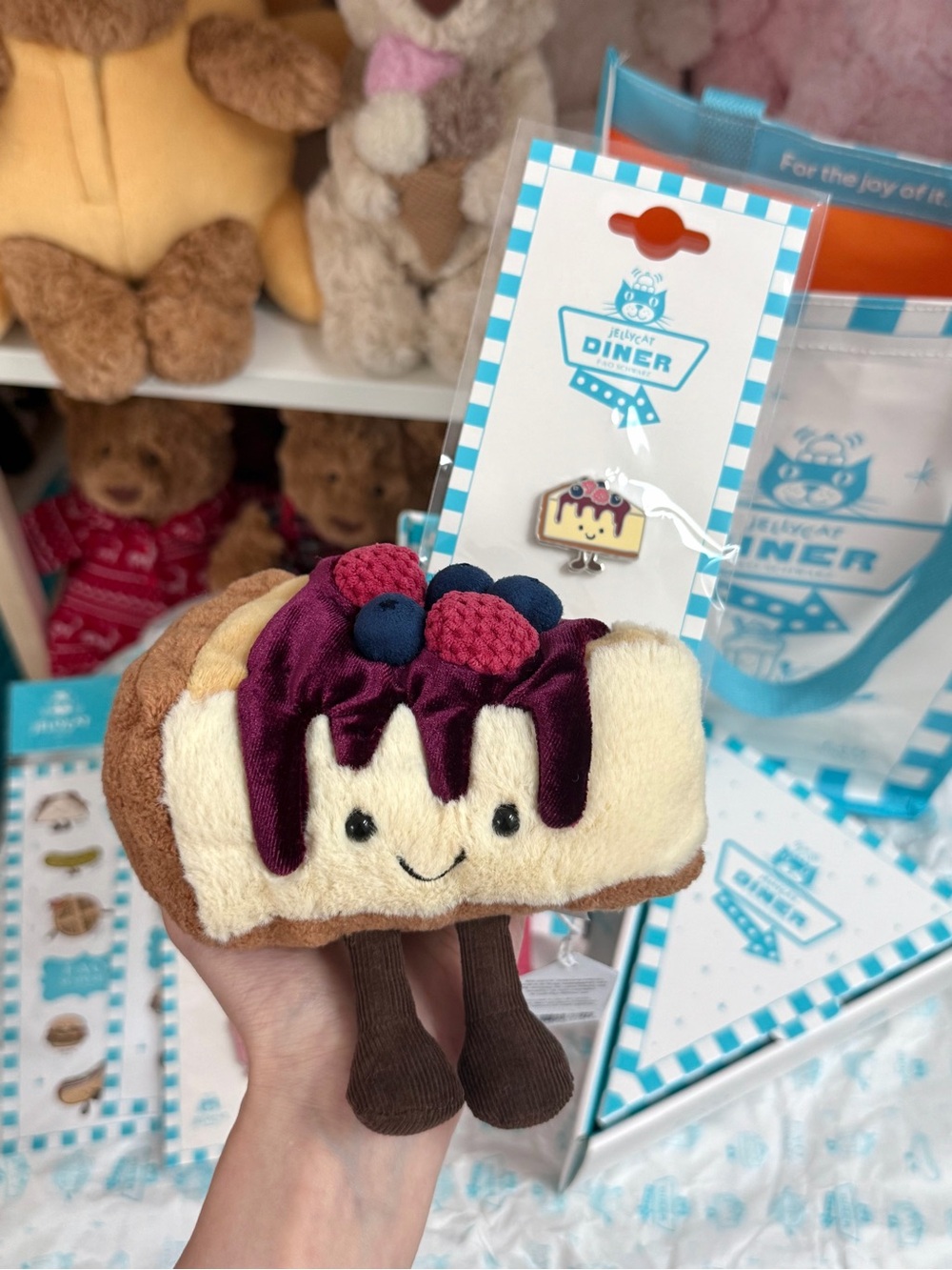 Jellycat New York Exclusive Crember Cheesecake. BNWT, with Pin+Sticker+Packaging